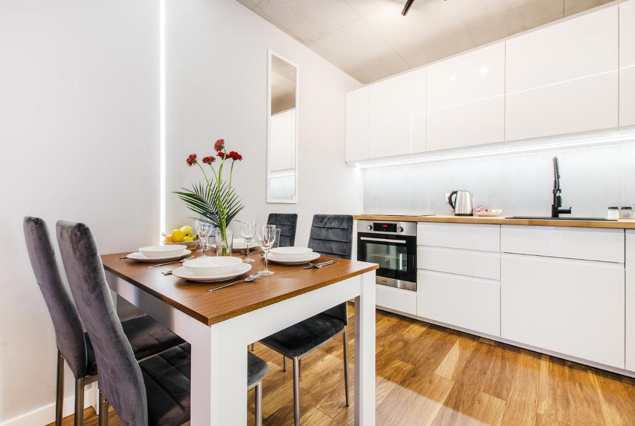 Smart Rental Management Apartments - City Center Wroclaw Bagian luar foto